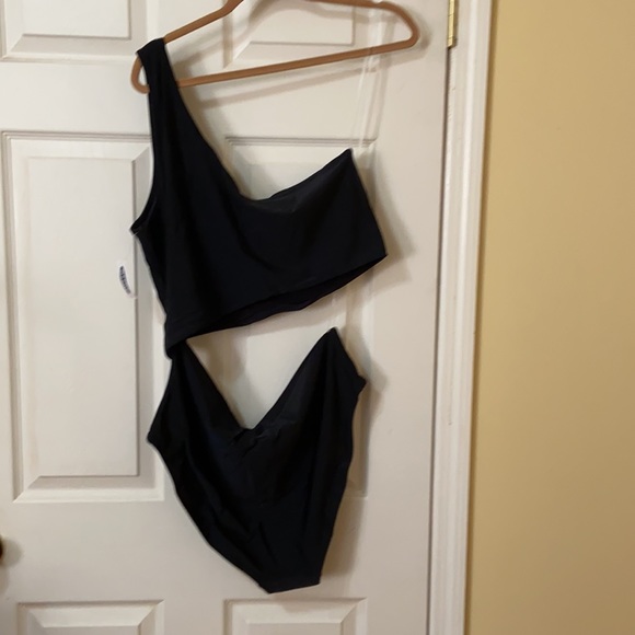 One-Shoulder Side-Cutout One-Piece Swimsuit - Picture 3 of 7
